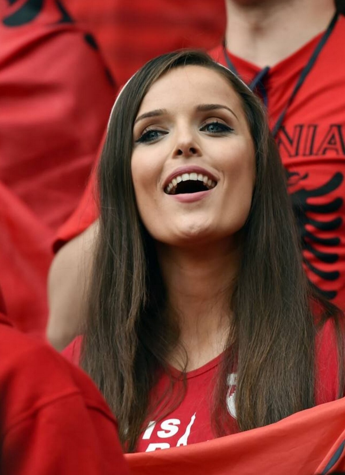 FOTO Ele au încălzit tribunele în primele meciuri » Cele mai sexy microbiste de la Euro 2016