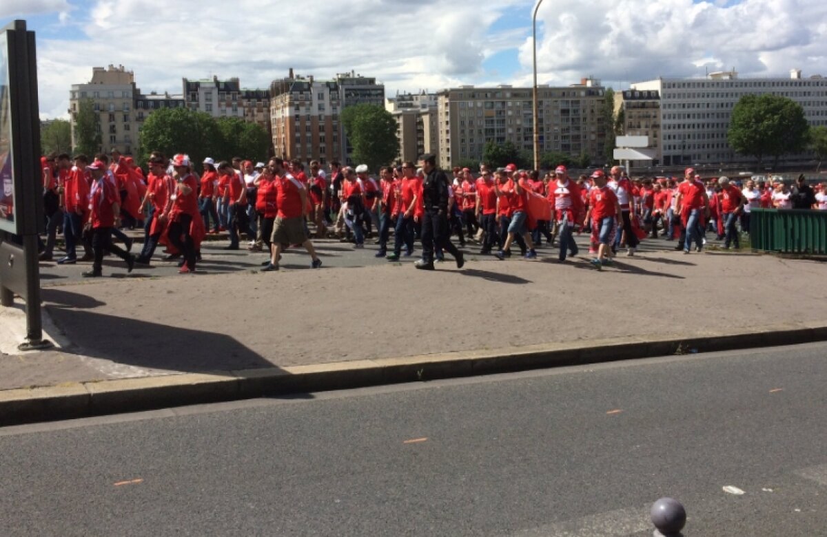 FOTO + VIDEO Fanii Elveției au făcut spectacol pe străzile din Paris » Vor fi în număr mare la meciul cu România