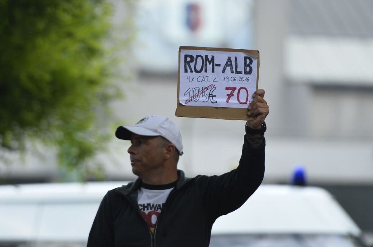 GALERIE FOTO Parisul în galben și roșu! Suporterii României și ai Elveției au făcut SHOW pe stadion