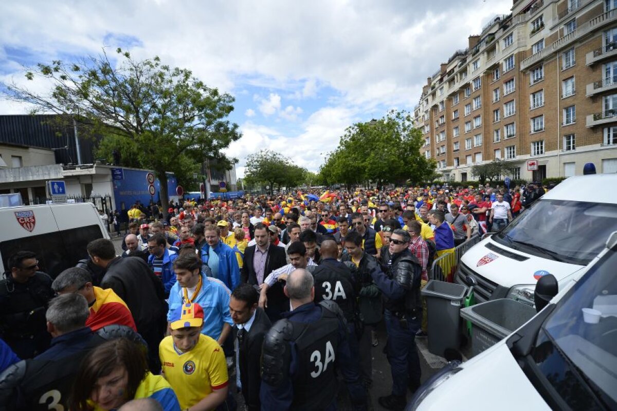 GALERIE FOTO Parisul în galben și roșu! Suporterii României și ai Elveției au făcut SHOW pe stadion