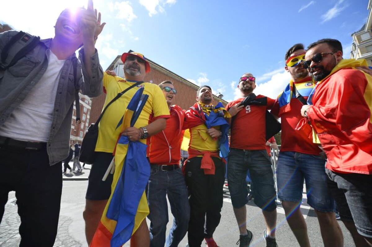 GALERIE FOTO Parisul în galben și roșu! Suporterii României și ai Elveției au făcut SHOW pe stadion