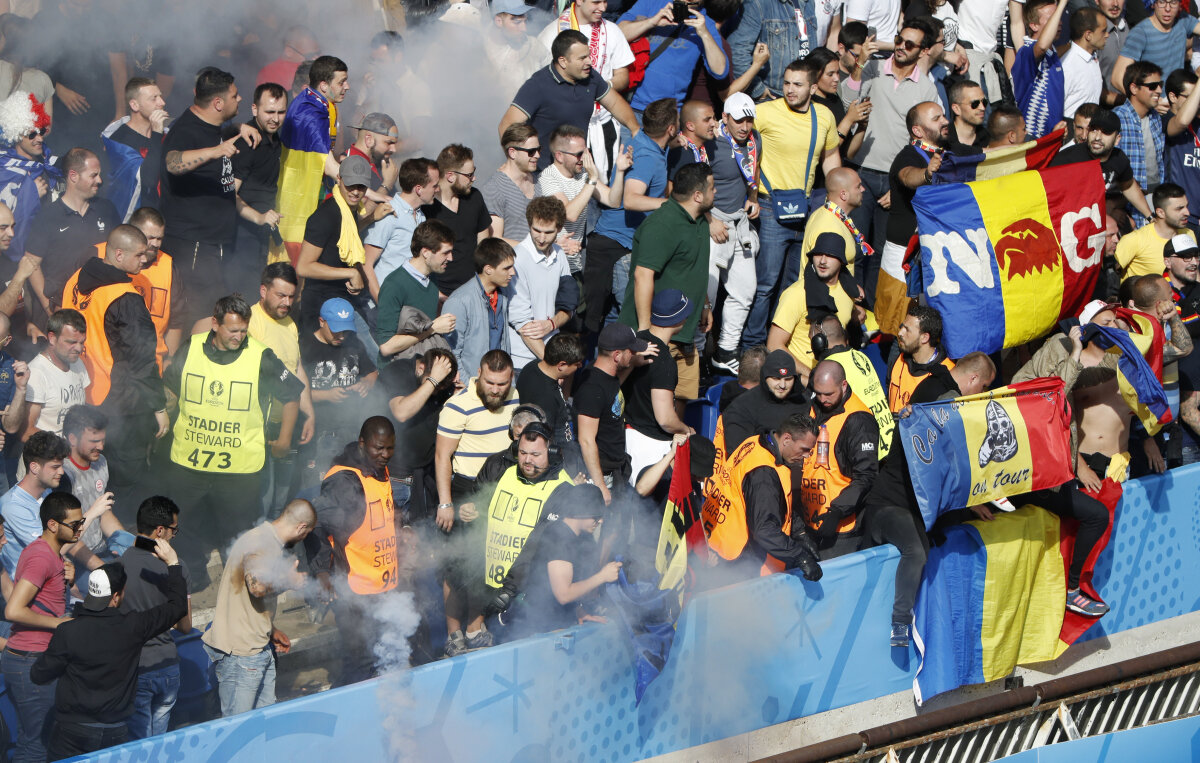 GALERIE FOTO Parisul în galben și roșu! Suporterii României și ai Elveției au făcut SHOW pe stadion