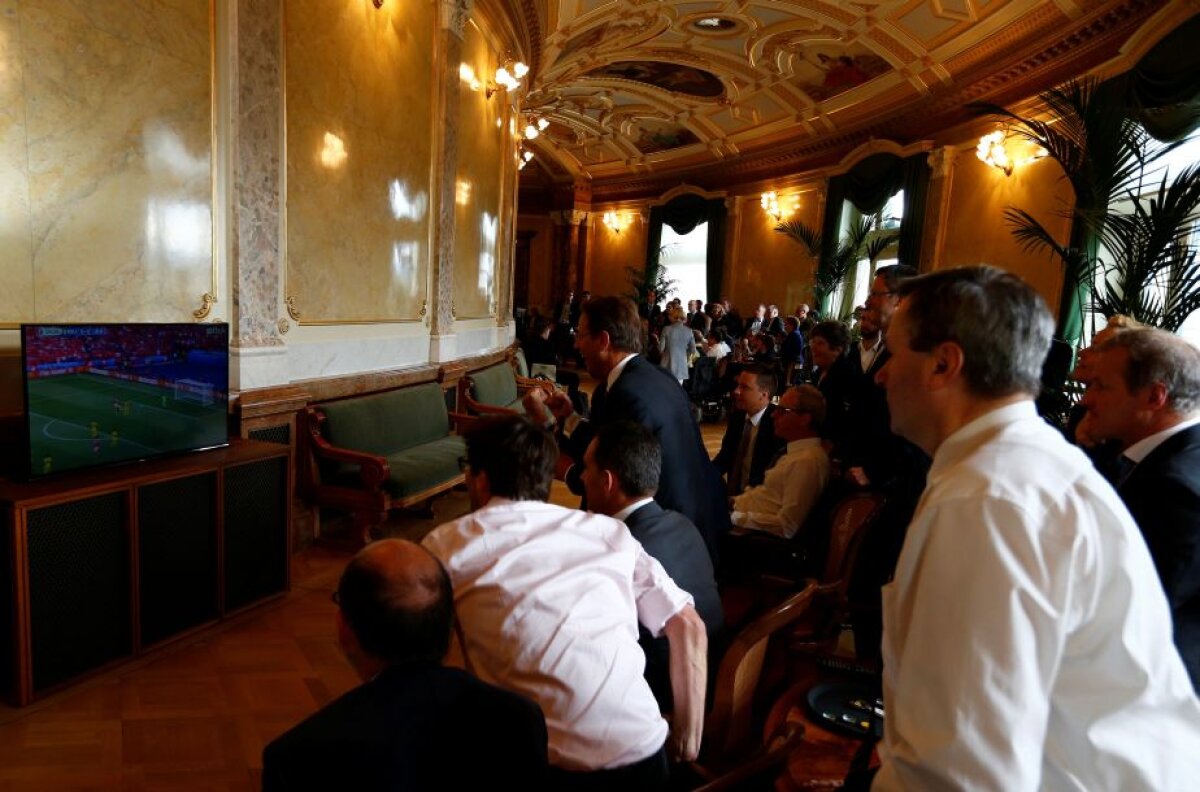 VIDEO Superimagini din Parlamentul Elveției, de la meciul cu România! Cum au trăit politicienii elvețieni partida