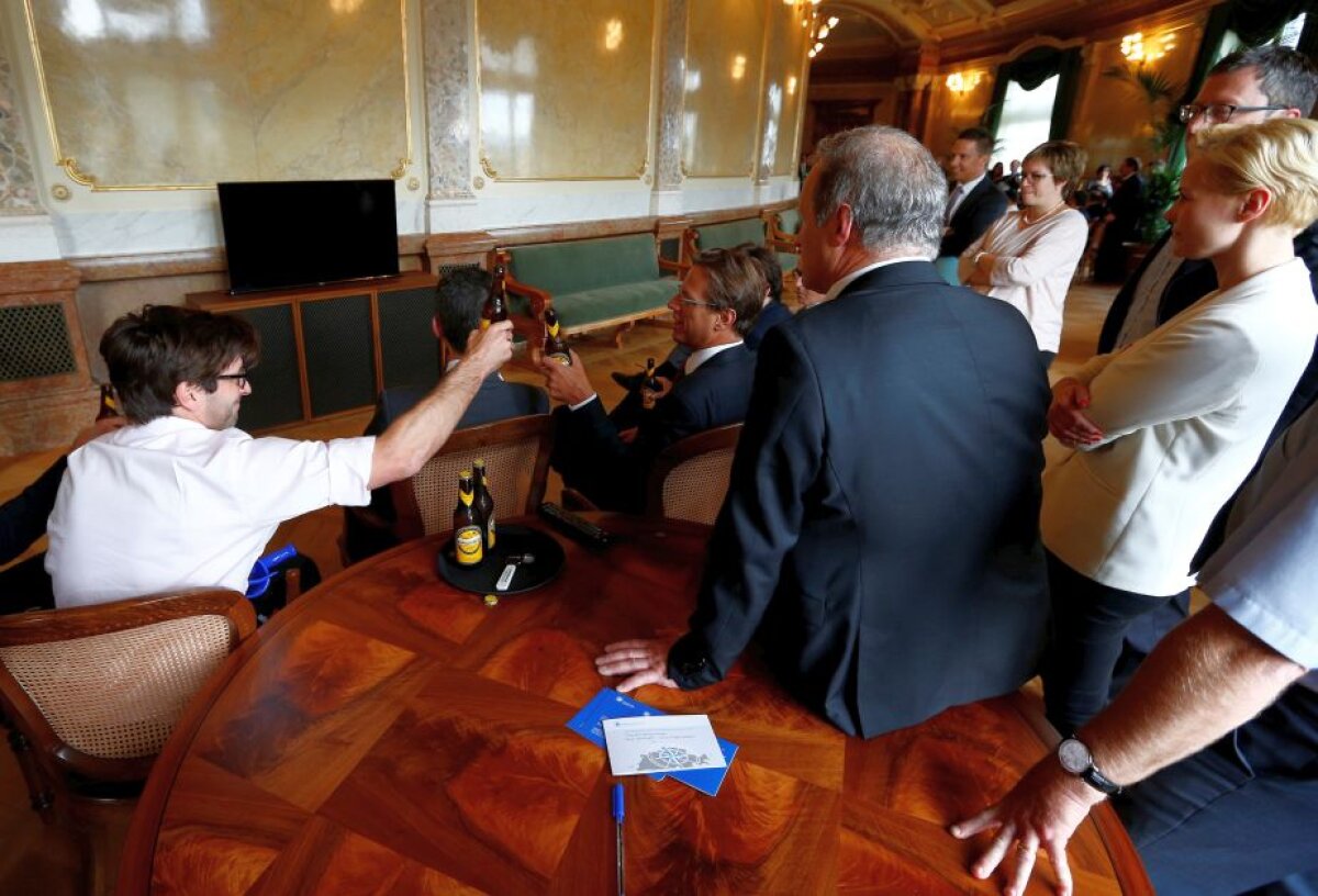 VIDEO Superimagini din Parlamentul Elveției, de la meciul cu România! Cum au trăit politicienii elvețieni partida