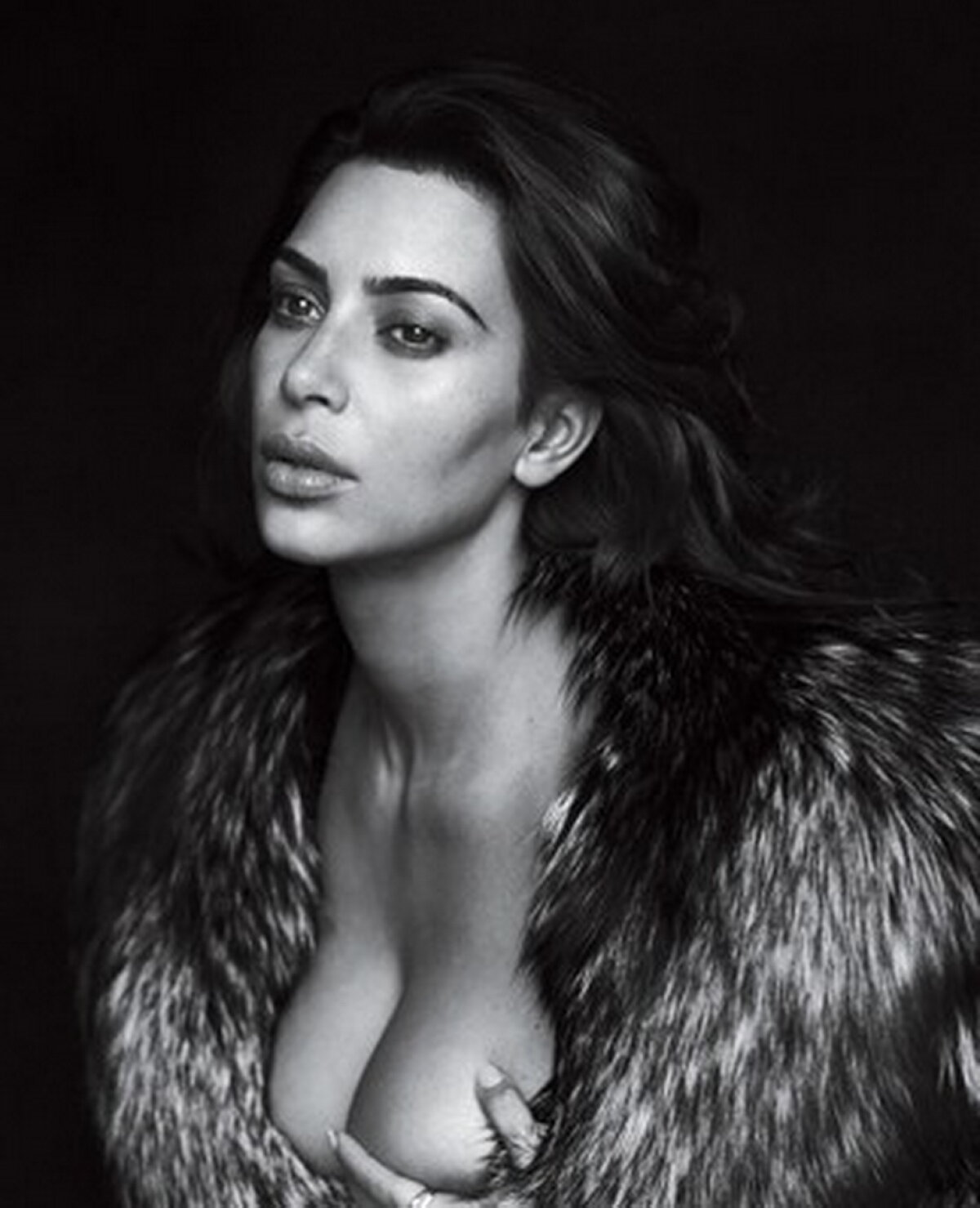 GALERIE FOTO » Kim Kardashian, cea mai păcătoasă galerie foto!