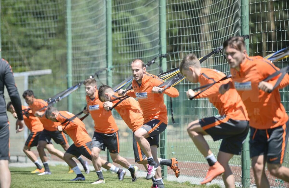 GALERIE FOTO Steliștii s-au antrenat în premieră, în stagiul din Slovenia, în noile echipamente » Achizițiile au tras tare, dar Tamaș a luat prim-planul