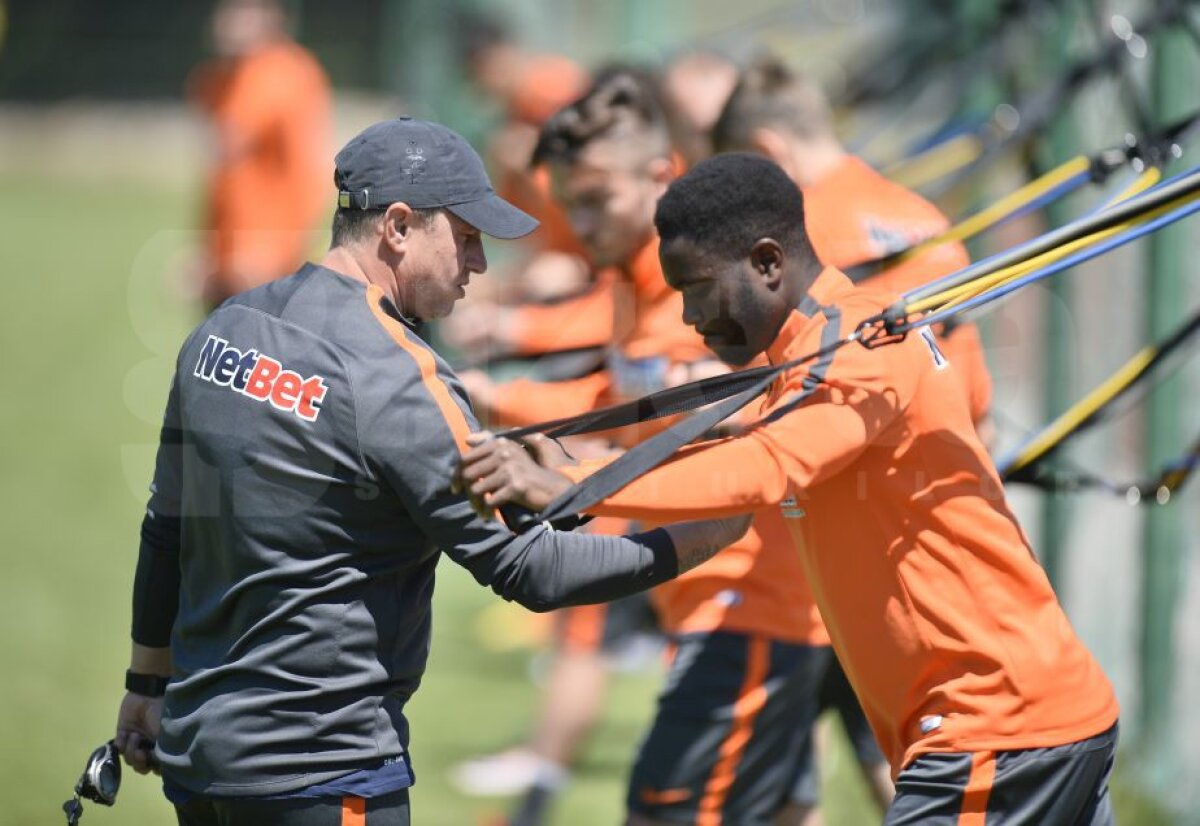 GALERIE FOTO Steliștii s-au antrenat în premieră, în stagiul din Slovenia, în noile echipamente » Achizițiile au tras tare, dar Tamaș a luat prim-planul