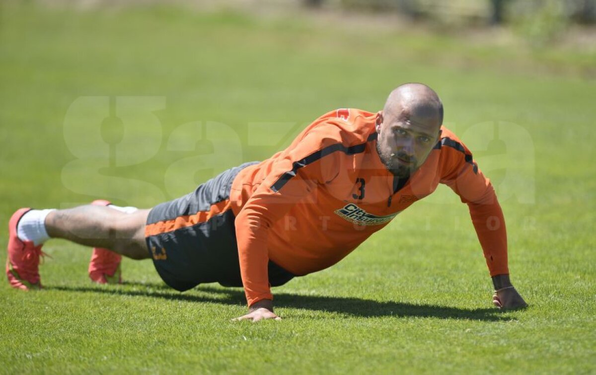 GALERIE FOTO Steliștii s-au antrenat în premieră, în stagiul din Slovenia, în noile echipamente » Achizițiile au tras tare, dar Tamaș a luat prim-planul