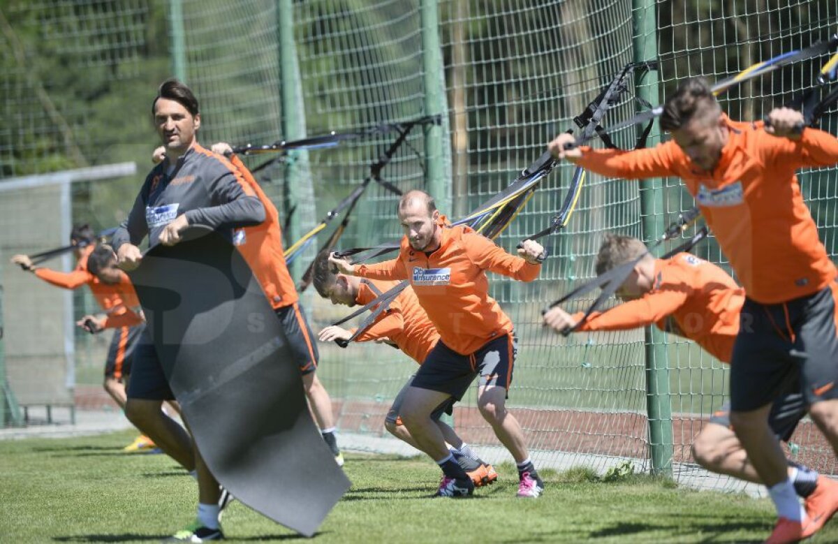 GALERIE FOTO Steliștii s-au antrenat în premieră, în stagiul din Slovenia, în noile echipamente » Achizițiile au tras tare, dar Tamaș a luat prim-planul