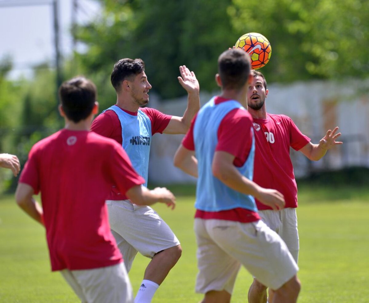 GALERIE FOTO Andone are deja un preferat la Dinamo! Pe cine a lăudat și pe cine a criticat la antrenamentul de azi: "Gândește mai repede"