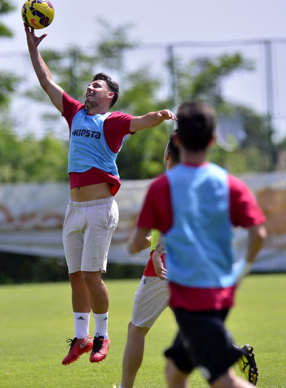 GALERIE FOTO Andone are deja un preferat la Dinamo! Pe cine a lăudat și pe cine a criticat la antrenamentul de azi: "Gândește mai repede"