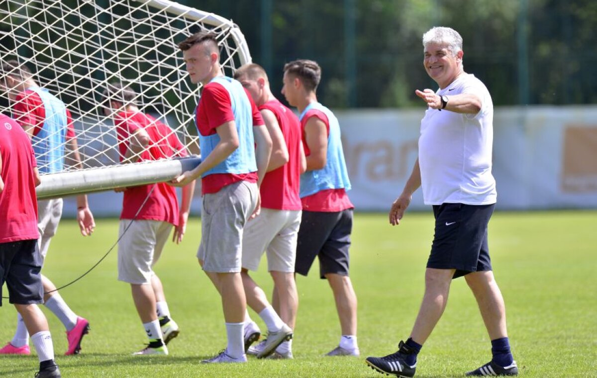 GALERIE FOTO Andone are deja un preferat la Dinamo! Pe cine a lăudat și pe cine a criticat la antrenamentul de azi: "Gândește mai repede"