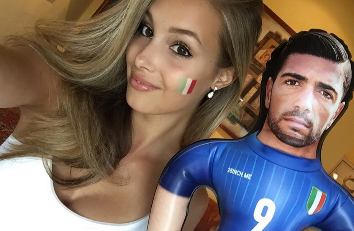 FOTO Viky și mini-Pellè: "Eu și păpușa mea gonflabilă suntem gata!" :D Cum a pozat fermecătoarea iubită a atacantului italian