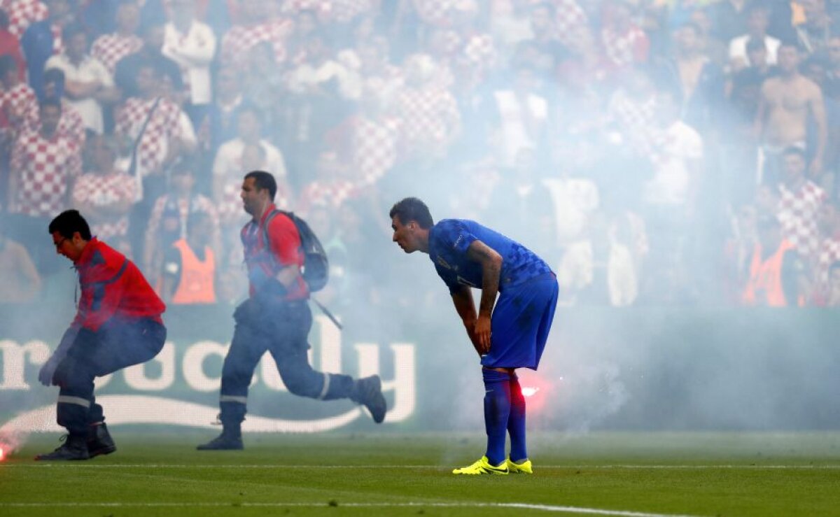 VIDEO și FOTO Haos INTENȚIONAT la meciul dintre Cehia și Croația » De ce au recurs fanii croați la astfel de manifestări