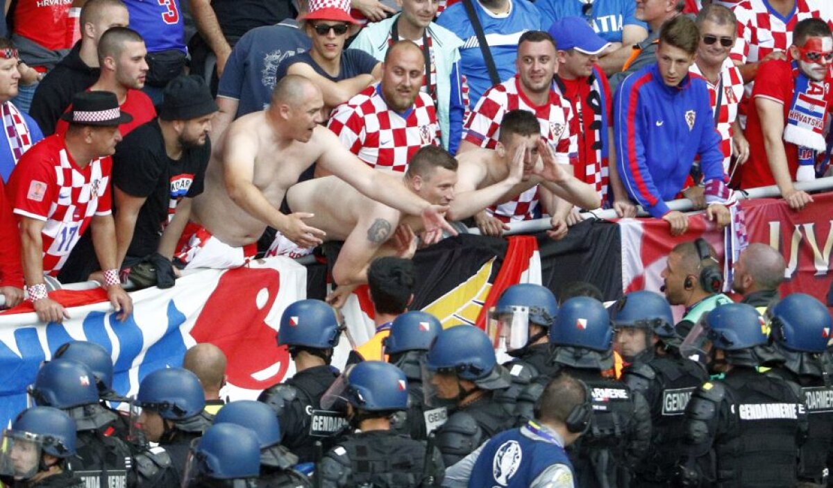 VIDEO+FOTO Sabotată de propriii fani! Croația a scăpat victoria printre degete în meciul cu Cehia, scor 2-2