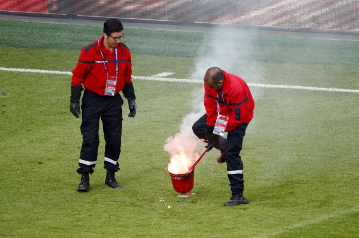 VIDEO și FOTO Haos INTENȚIONAT la meciul dintre Cehia și Croația » De ce au recurs fanii croați la astfel de manifestări