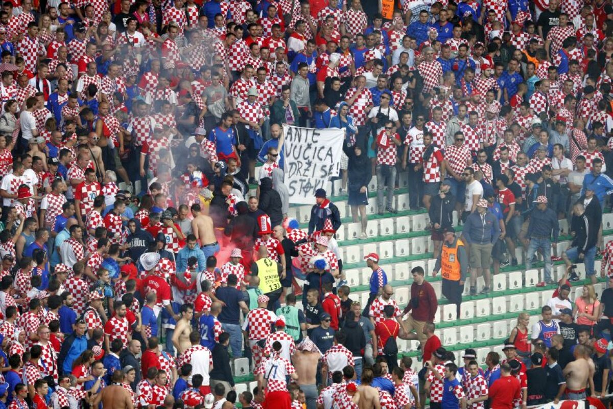 VIDEO și FOTO Haos INTENȚIONAT la meciul dintre Cehia și Croația » De ce au recurs fanii croați la astfel de manifestări