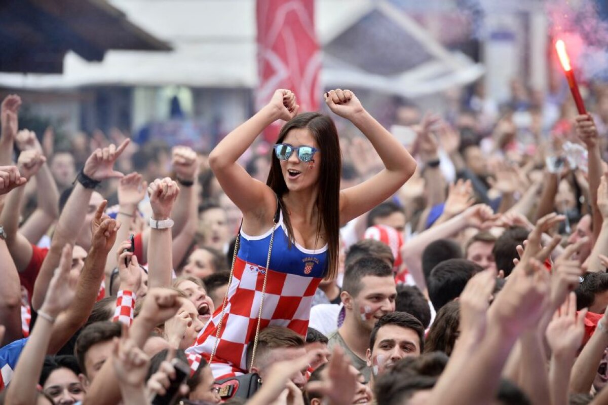 Galerie foto incendiară » Fanele Croației au făcut spectacol la meciul cu Cehia și au atras toate privirile