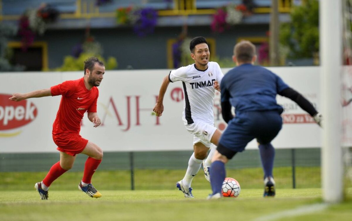 CORESPONDENȚĂ DIN SLOVENIA » FOTO Şumudică-show la amicalul Astrei! De la «naţionala joacă jalnic» la «îi iau eu ţigări un an lui Alibec dacă dă gol în Franţa». Dezvăluie: "Am ratat un supercontract zilele astea"