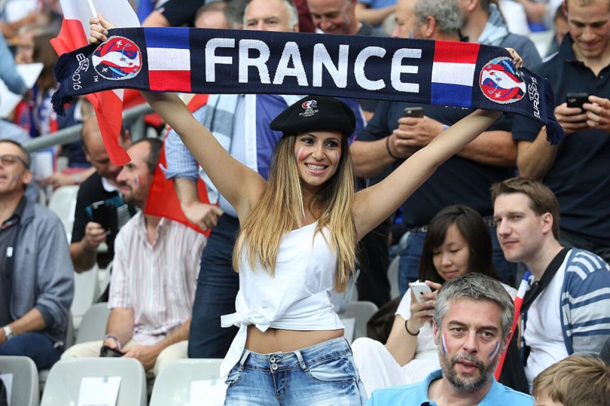 GALERIE FOTO Ele sunt cele mai SEXY fane de la EURO! Albanezele și polonezele au încins atmosfera