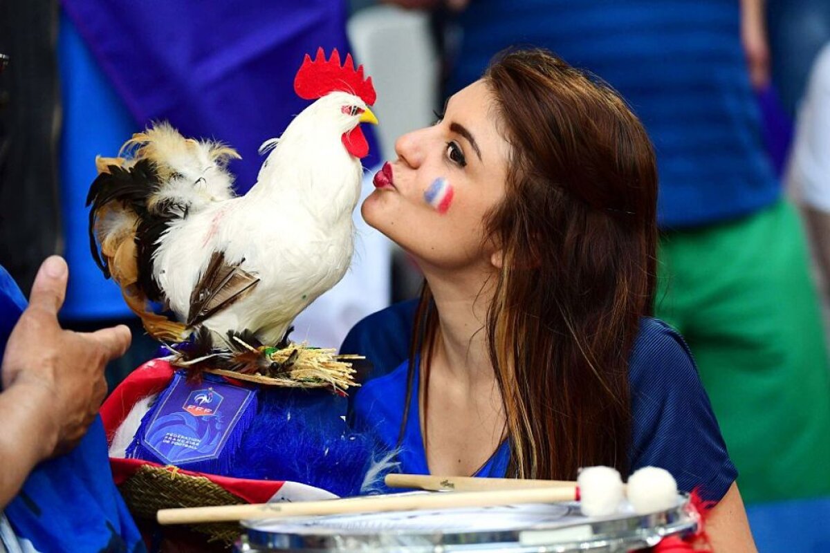 GALERIE FOTO Ele sunt cele mai SEXY fane de la EURO! Albanezele și polonezele au încins atmosfera