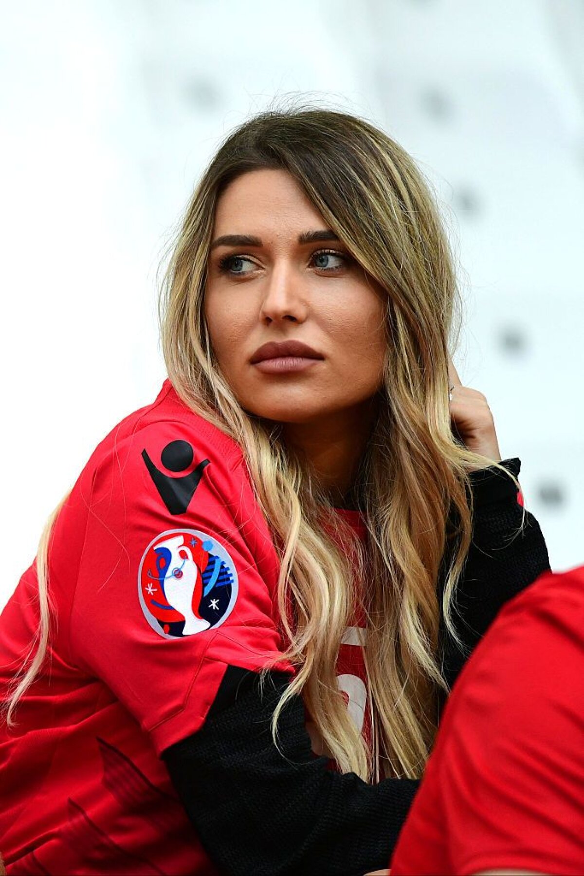 GALERIE FOTO Ele sunt cele mai SEXY fane de la EURO! Albanezele și polonezele au încins atmosfera