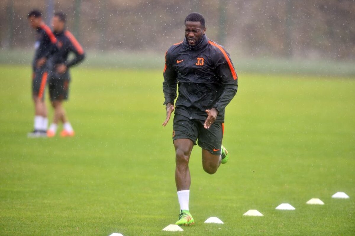 CORESPONDENȚĂ DIN SLOVENIA » VIDEO+FOTO Imagini spectaculoase de la antrenamentul de azi al Stelei » Ploaia torențială nu i-a oprit pe roș-albaștri să facă glume