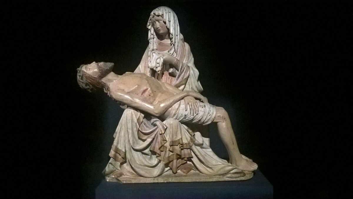 CORESPONDENŢĂ DIN SLOVENIA »  VIDEO + FOTO Un loc deosebit lângă cantonamentul Stelei » Castel, armuri, viori şi măşti populare