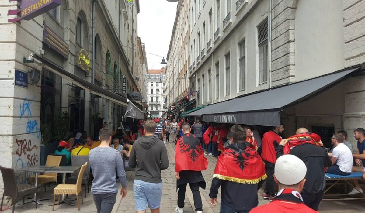 ROMÂNIA-ALBANIA. VIDEO+FOTO Albanezii fac spectacol pe străzile din Lyon! Număr GIGANTIC anunțat pentru diseară