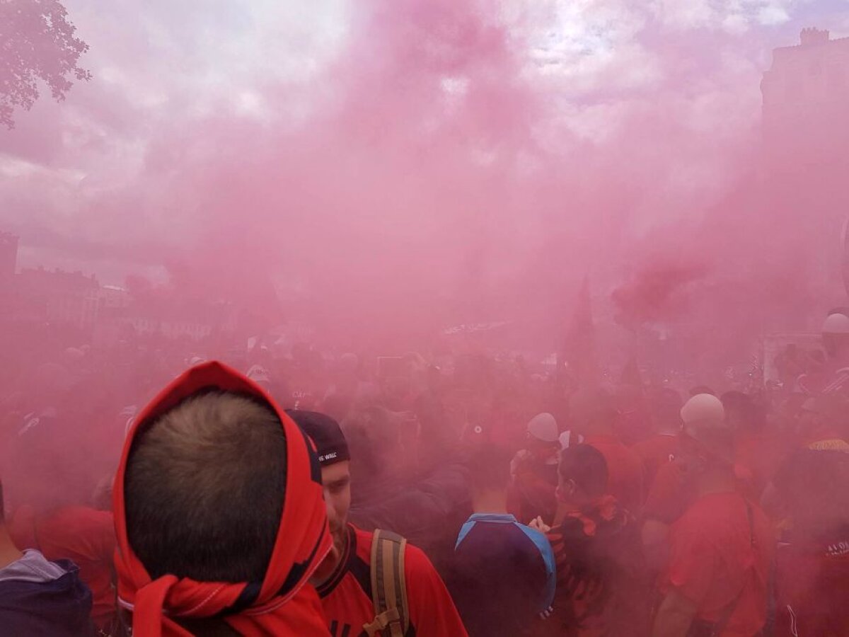 ROMÂNIA-ALBANIA. VIDEO+FOTO Albanezii fac spectacol pe străzile din Lyon! Număr GIGANTIC anunțat pentru diseară