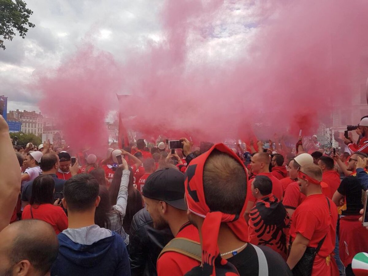 ROMÂNIA-ALBANIA. VIDEO+FOTO Albanezii fac spectacol pe străzile din Lyon! Număr GIGANTIC anunțat pentru diseară