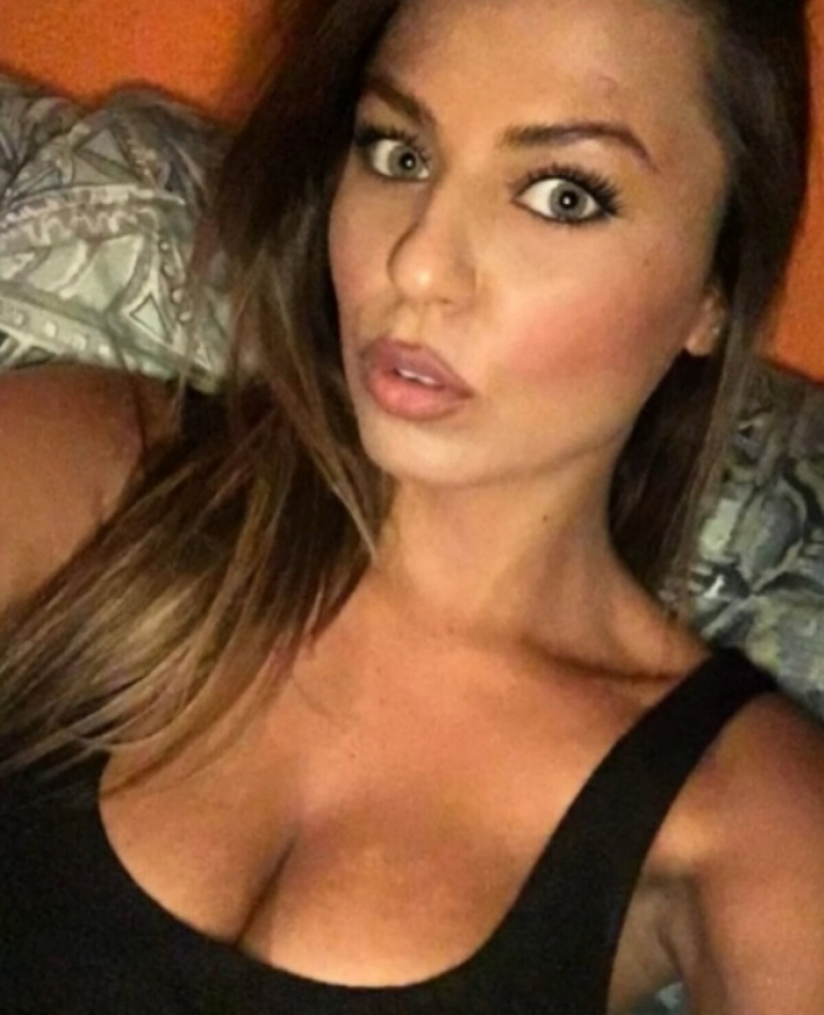 FOTO ROMÂNIA-ALBANIA. "Pericolul" din tribune » Albanezii au unele dintre cele mai sexy microbiste de la EURO 2016