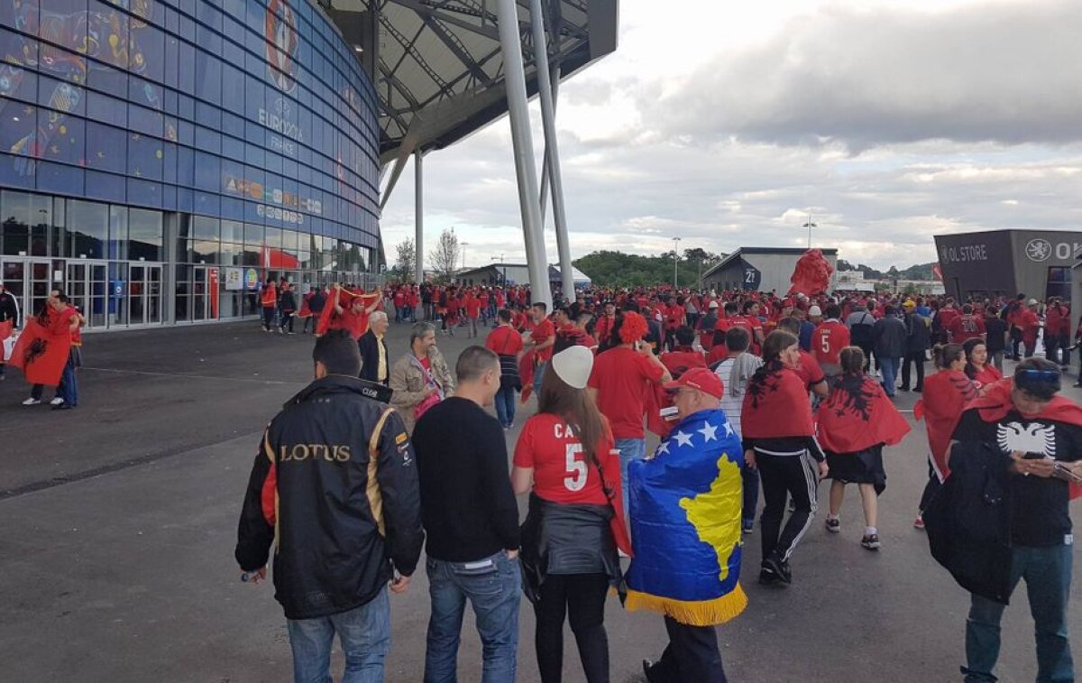 VIDEO + FOTO Primii fani au ajuns la Stade de Lyon » Pactul dintre suporterii români şi cei polonezi înainte de România - Albania