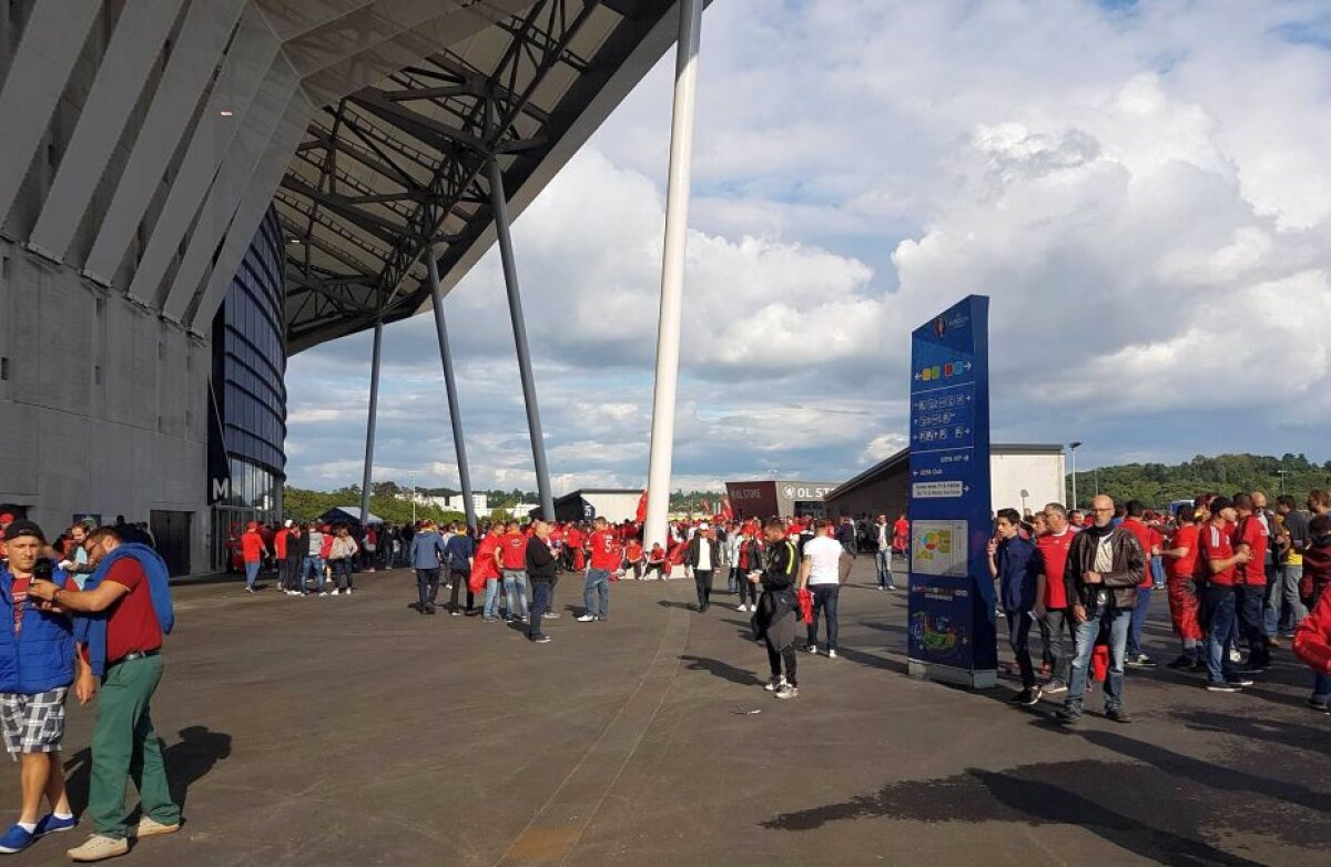VIDEO + FOTO Primii fani au ajuns la Stade de Lyon » Pactul dintre suporterii români şi cei polonezi înainte de România - Albania