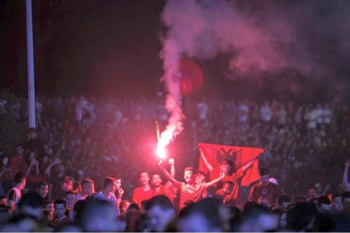 VIDEO + FOTO Atmosferă incendiară la Tirana » Cum au sărbătorit albanezii victoria cu România, prima de la un EURO