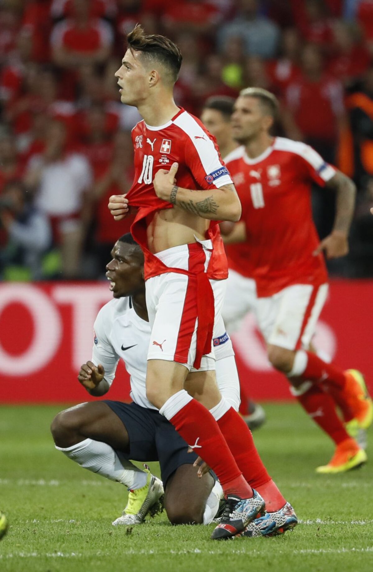 FOTO Shaqiri a oferit declarația serii după 7 tricouri rupte în Franța - Elveția 0-0: "Sper că Puma nu face și prezervative" :D