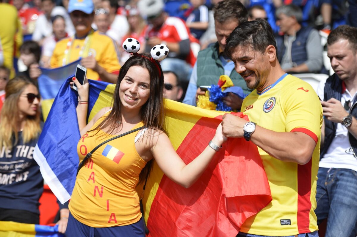 Galerie FOTO Ne alinăm suferința cu ”Eu sunt 12” » Fanele românce au fost la înălțime în Franța