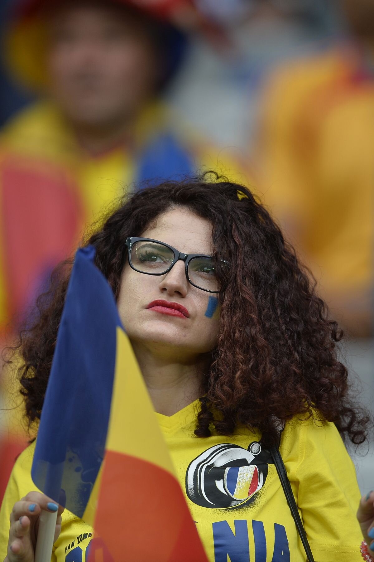 Galerie FOTO Ne alinăm suferința cu ”Eu sunt 12” » Fanele românce au fost la înălțime în Franța