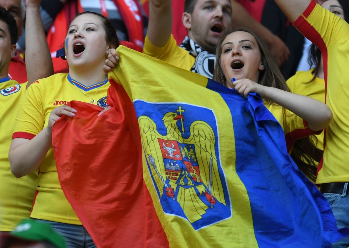 Galerie FOTO Ne alinăm suferința cu ”Eu sunt 12” » Fanele românce au fost la înălțime în Franța