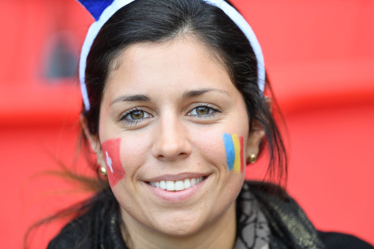 Galerie FOTO Ne alinăm suferința cu ”Eu sunt 12” » Fanele românce au fost la înălțime în Franța