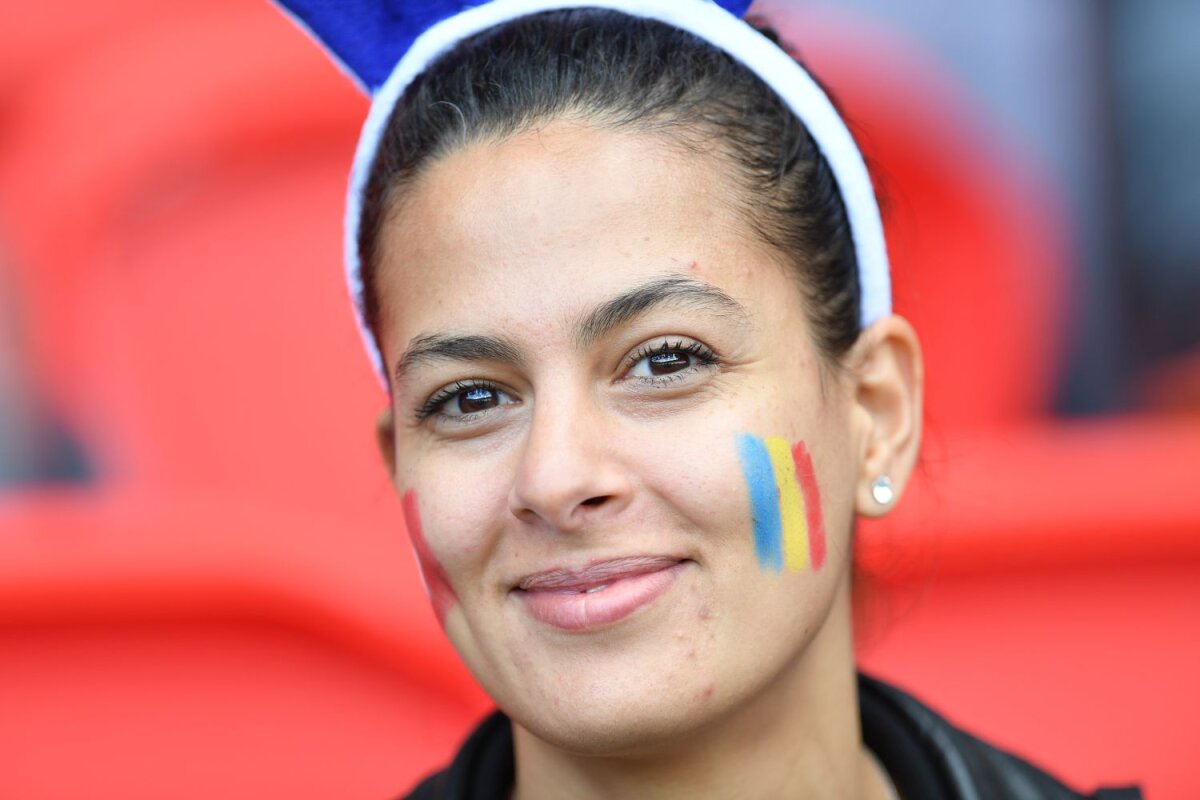 Galerie FOTO Ne alinăm suferința cu ”Eu sunt 12” » Fanele românce au fost la înălțime în Franța