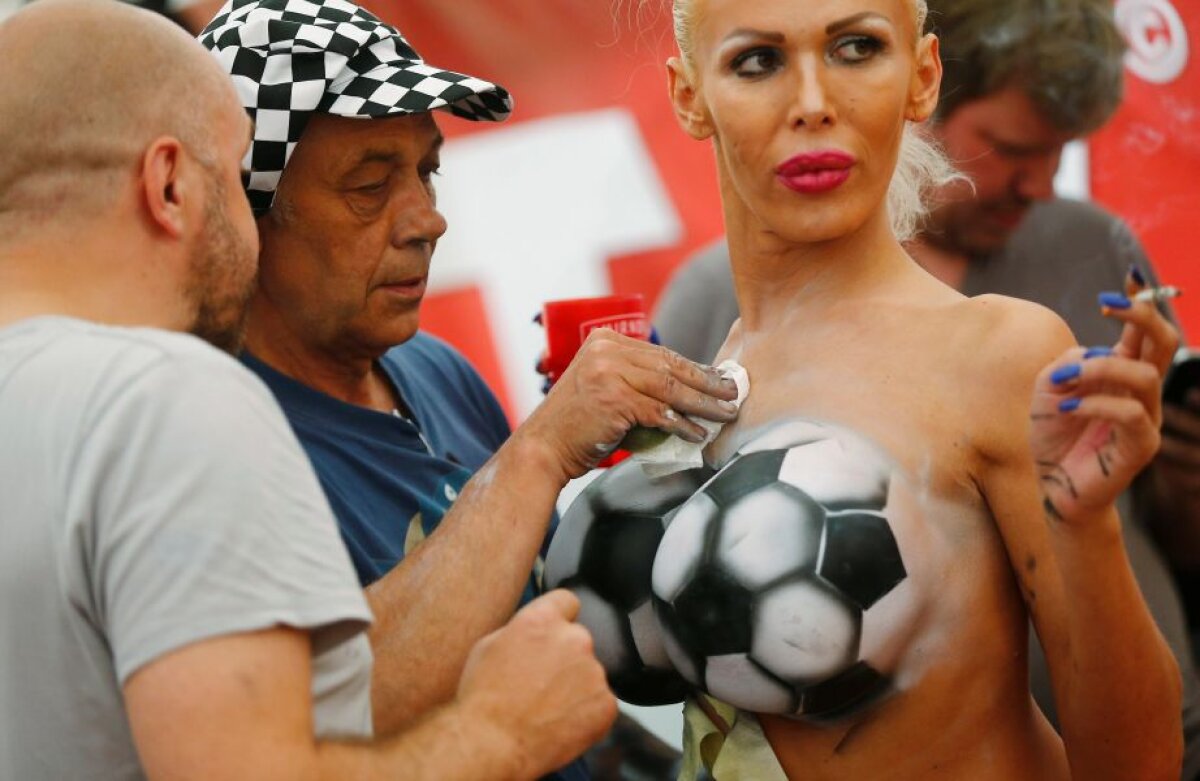 FOTO Modelele din industria erotică au pornit un turneu inedit în Germania: "Sexy Soccer"