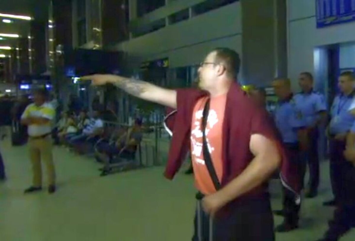 VIDEO "Tricolorii" au avut parte de o primire ostilă pe aeroport: "Ne-ați făcut de râs!"