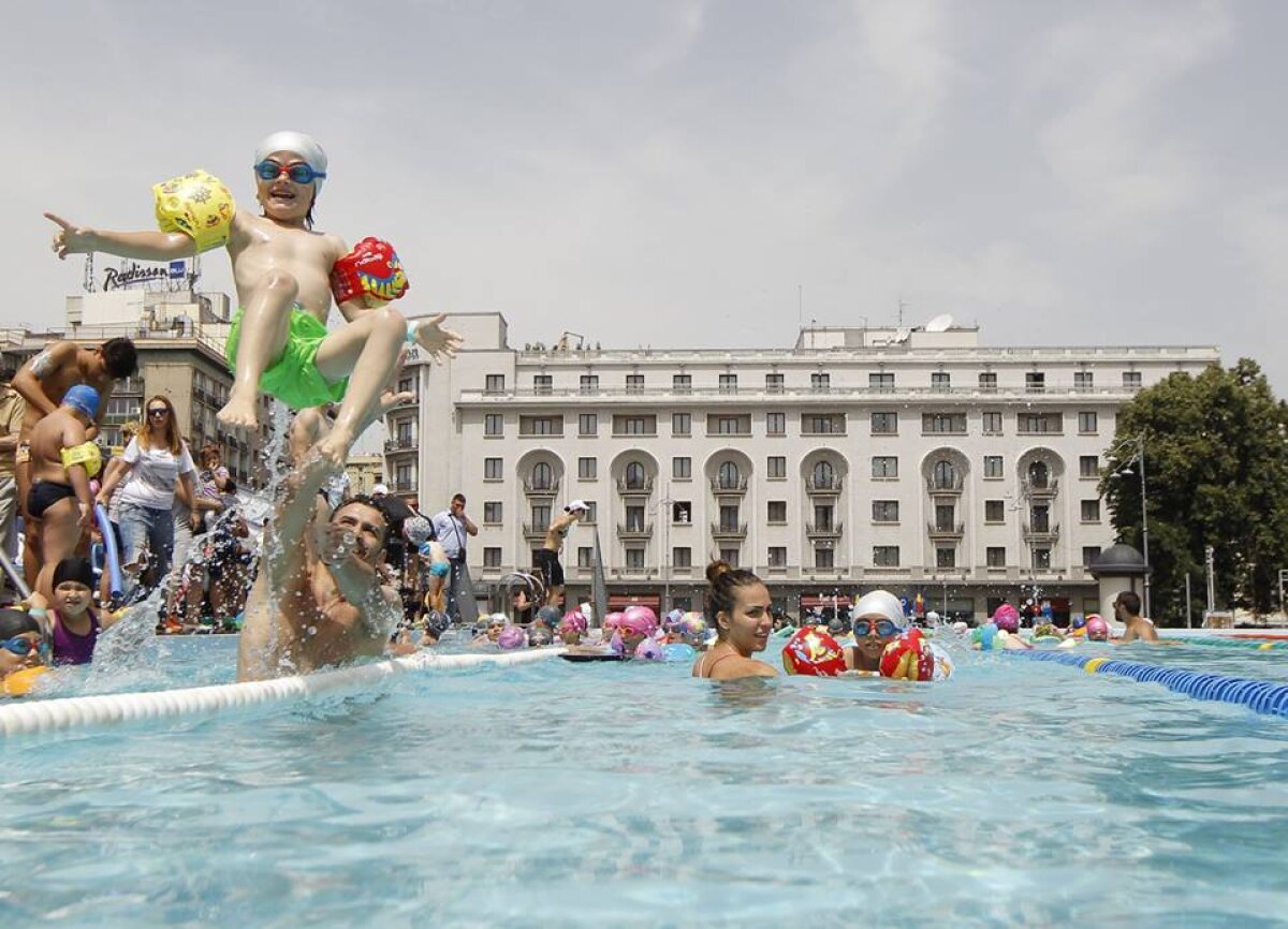 GALERIE FOTO + VIDEO 20 de imagini de excepție de la Arta Sportului by Camelia Potec! S-au scurs 4 zile din cele 9 în care o piscină este instalată în mijlocul Bucureștiului