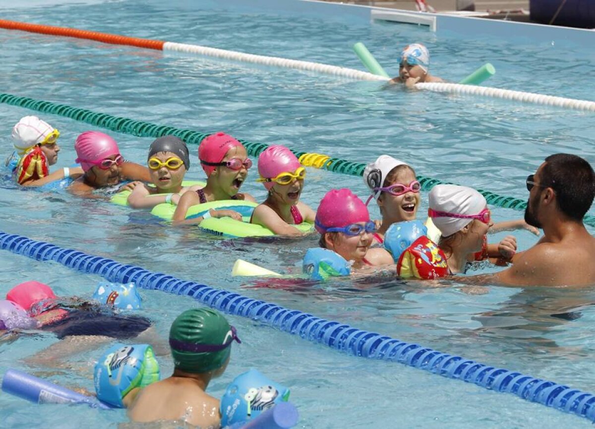 GALERIE FOTO + VIDEO 20 de imagini de excepție de la Arta Sportului by Camelia Potec! S-au scurs 4 zile din cele 9 în care o piscină este instalată în mijlocul Bucureștiului