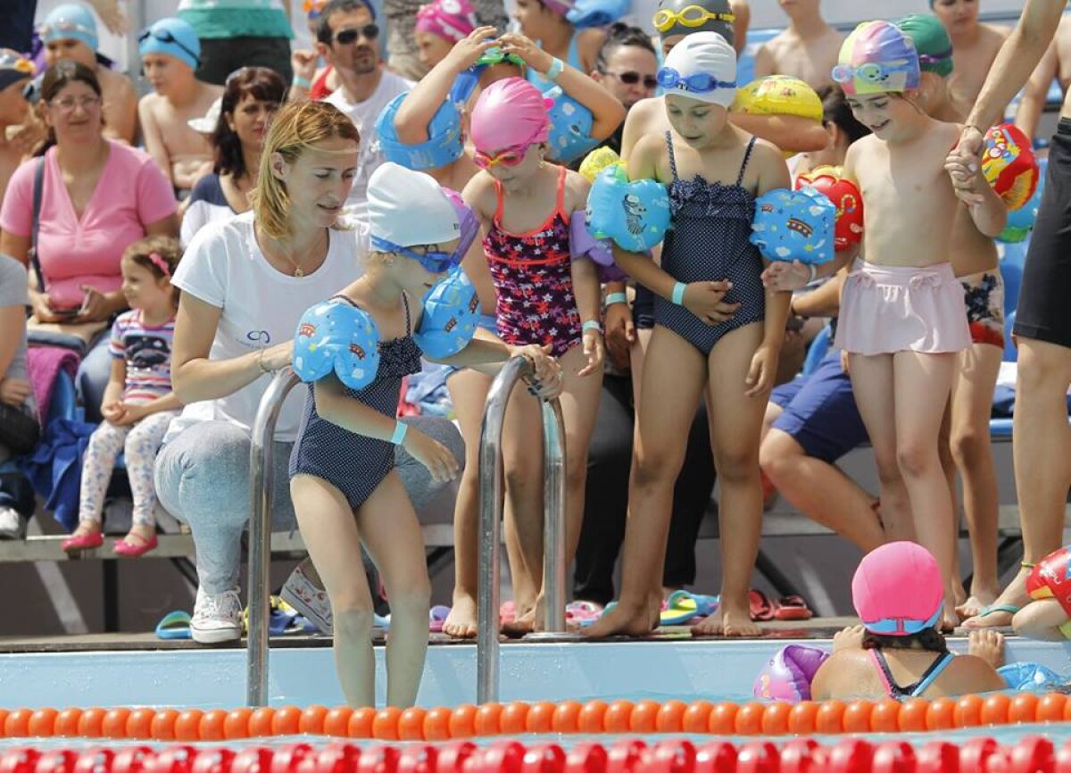 GALERIE FOTO + VIDEO 20 de imagini de excepție de la Arta Sportului by Camelia Potec! S-au scurs 4 zile din cele 9 în care o piscină este instalată în mijlocul Bucureștiului