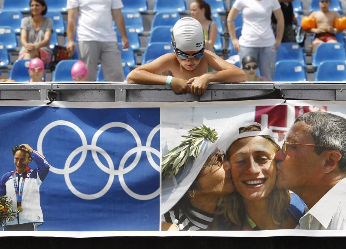 GALERIE FOTO + VIDEO 20 de imagini de excepție de la Arta Sportului by Camelia Potec! S-au scurs 4 zile din cele 9 în care o piscină este instalată în mijlocul Bucureștiului