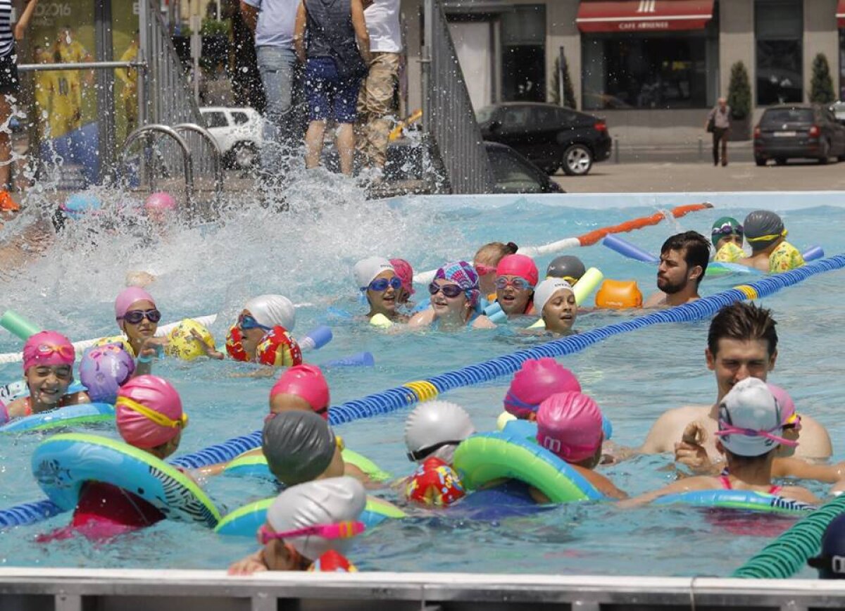 GALERIE FOTO + VIDEO 20 de imagini de excepție de la Arta Sportului by Camelia Potec! S-au scurs 4 zile din cele 9 în care o piscină este instalată în mijlocul Bucureștiului