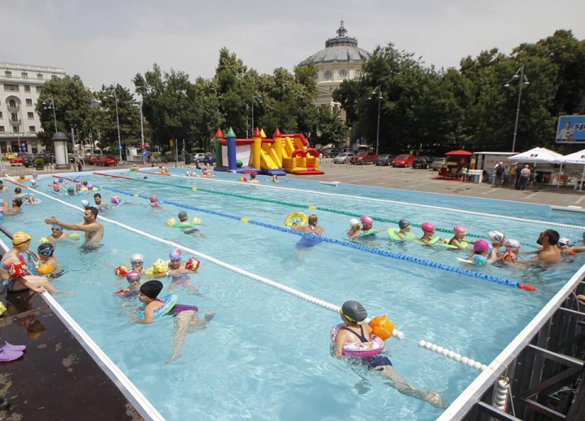 GALERIE FOTO + VIDEO 20 de imagini de excepție de la Arta Sportului by Camelia Potec! S-au scurs 4 zile din cele 9 în care o piscină este instalată în mijlocul Bucureștiului