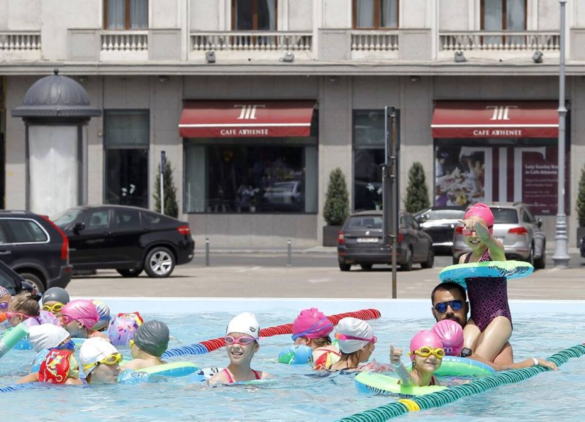 GALERIE FOTO + VIDEO 20 de imagini de excepție de la Arta Sportului by Camelia Potec! S-au scurs 4 zile din cele 9 în care o piscină este instalată în mijlocul Bucureștiului